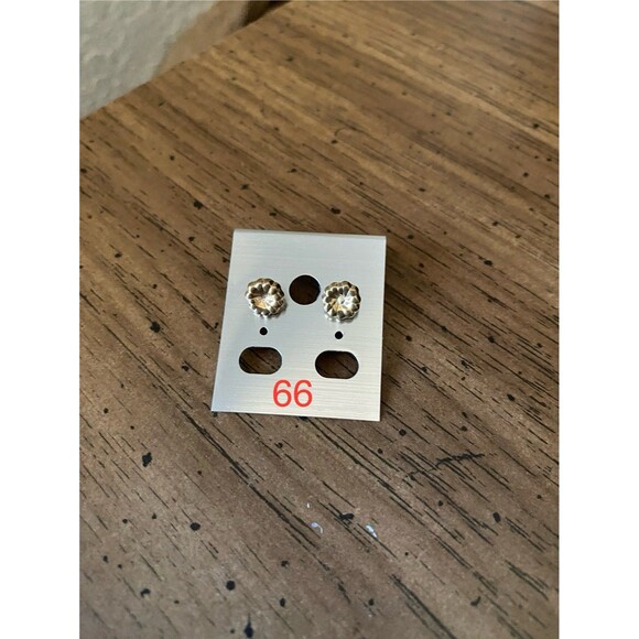 Earrings - Picture 1 of 2